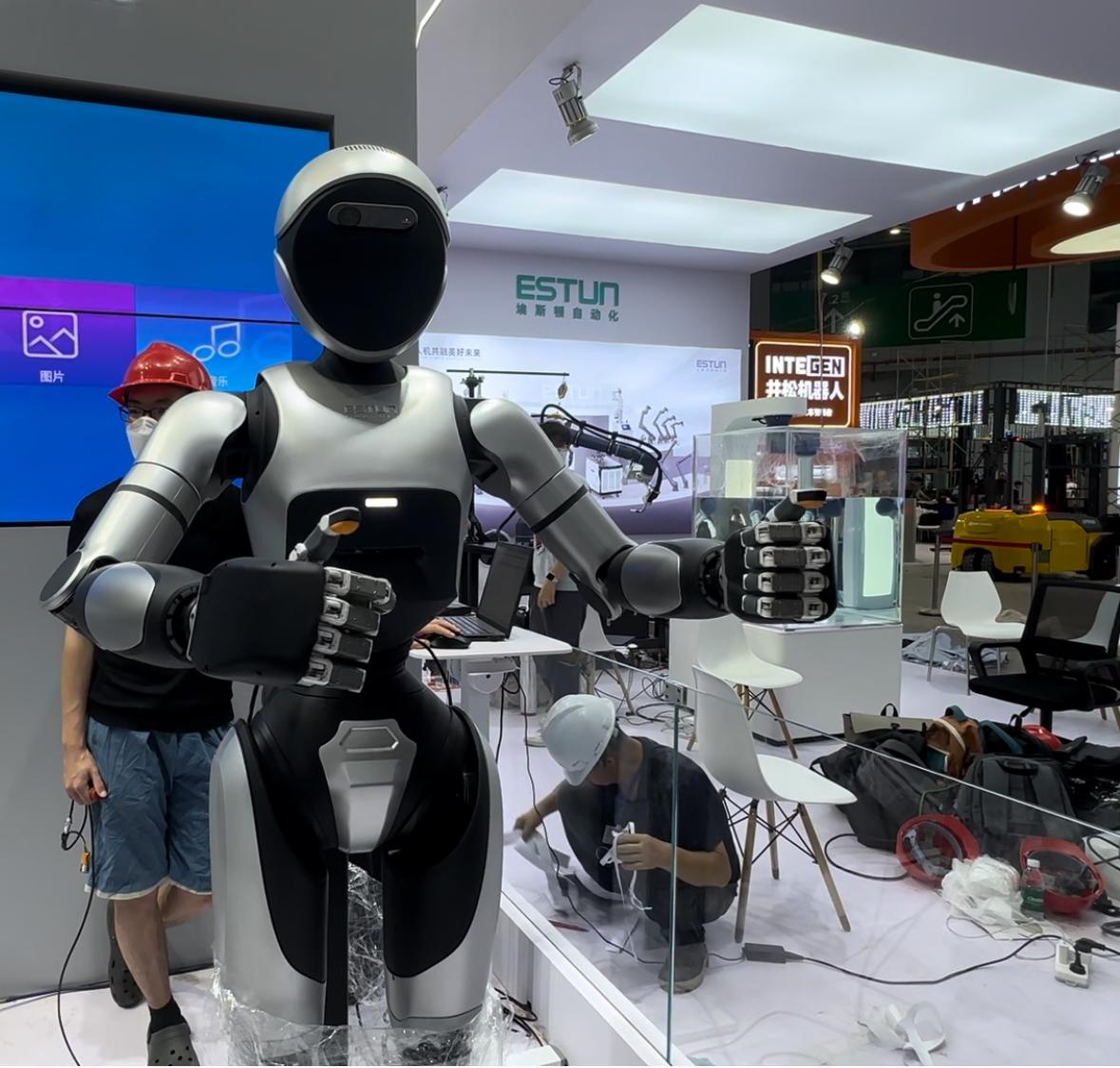 人形机器人产业化进程深度解析：现状、挑战与未来