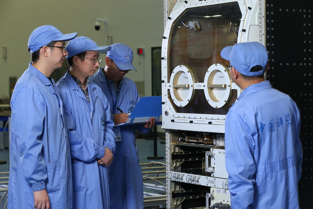 空间站实验：探索未知的前沿科学之旅