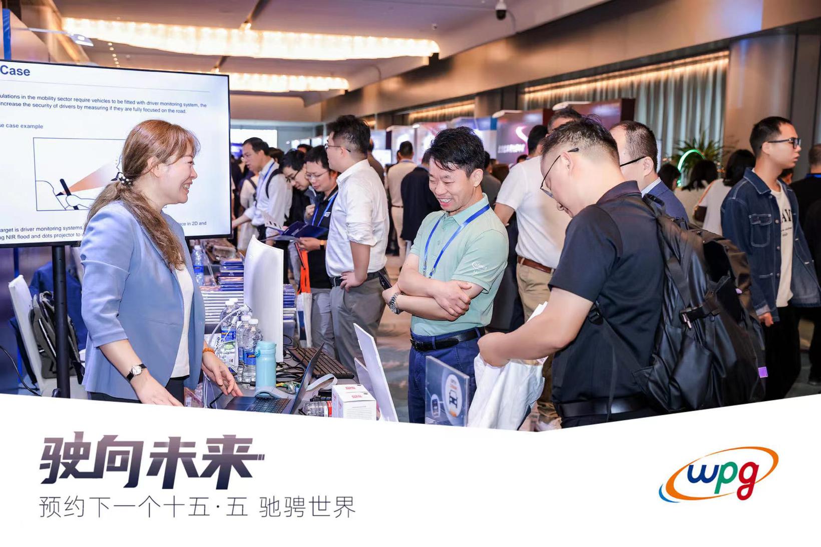 驶向未来的科技先锋：自动驾驶卡车引领物流革命
