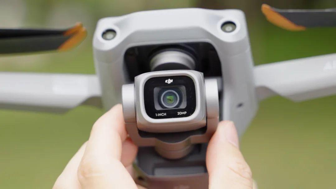 大疆Mavic 4 Pro：刷新续航记录，长达45分钟的稳定飞行 (大疆mavic是御吗)