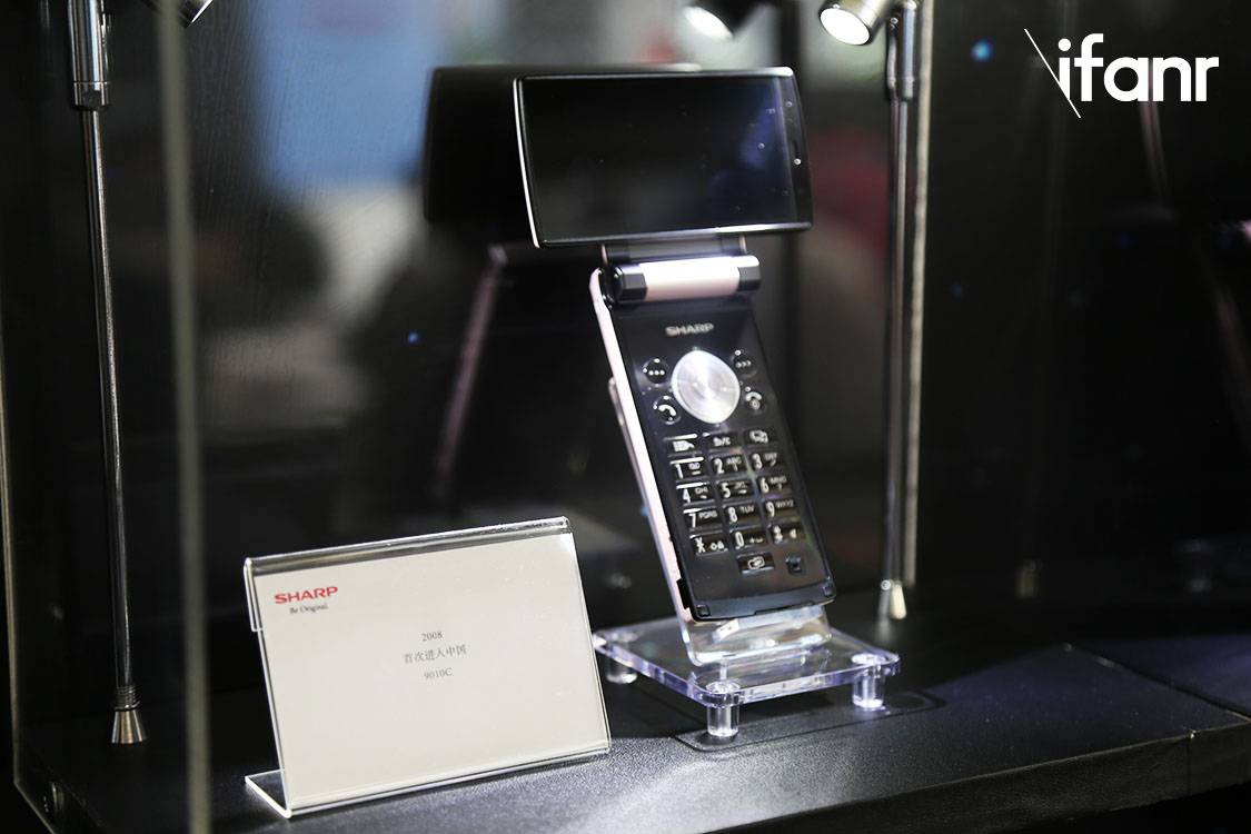 揭秘夏普AQUOS XLED：4000nit亮度如何缔造卓越显示效果 (夏普aquos)